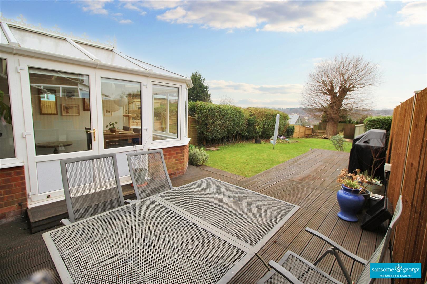 3 bed property in Causmans Way, Reading